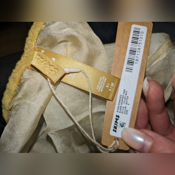 NWT SKIMS ROMANCE SUPER CROPPED SILK CAMI IN BUTTER - Picture 8 of 8